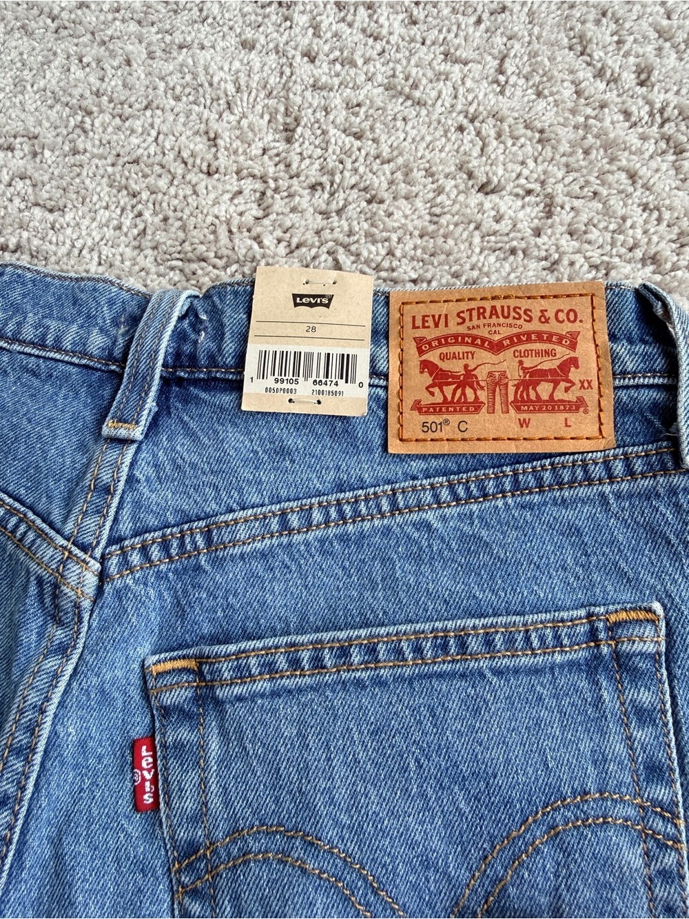 NWT LEVIS 501 OG CURVE SHORT - Size 28 - Picture 10 of 12
